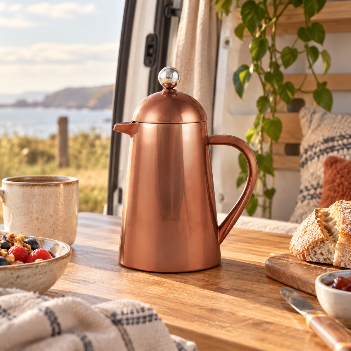 Thermique Cafetière in a van-life setting